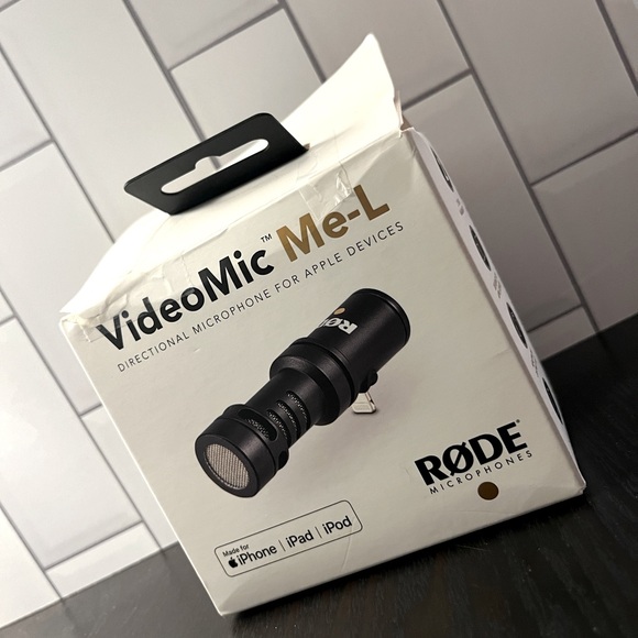 Rode VideoMic Me-L iPhone Microphone for Video (Open Box) - Picture 2 of 7